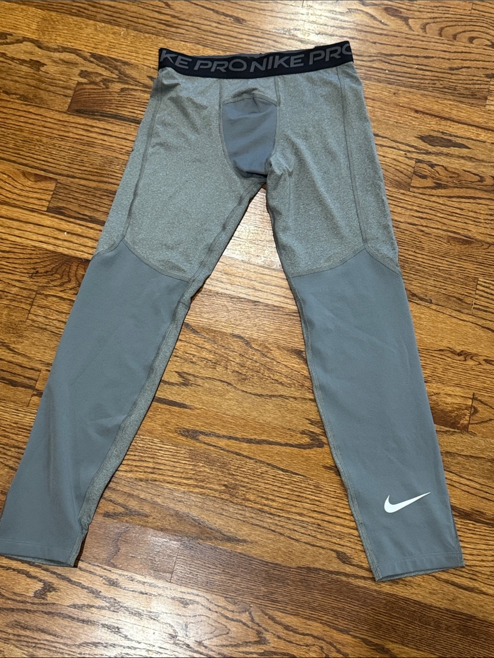 Nike Kids Grey Athletic Compression Leggings with White Swoosh sz: kids Large